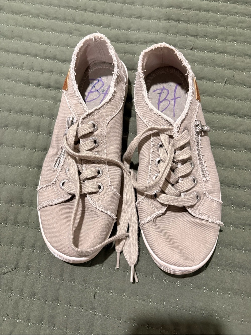 Blowfish Malibu Women's Beige Canvas Lace-Up Sneakers with Side Zip